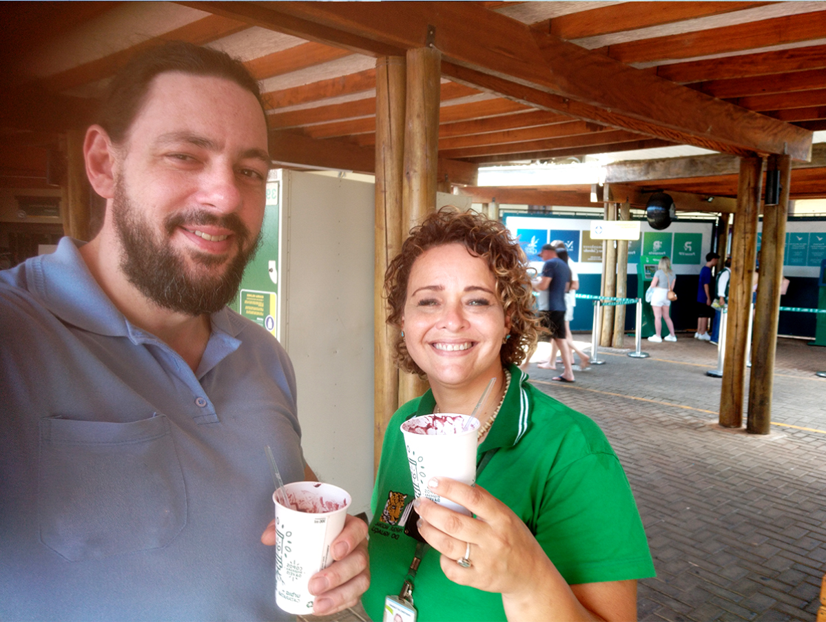 Friends shopping in Ciudad del Este